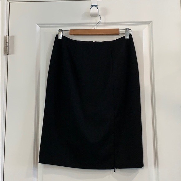 REMOVING ITEM FROM POSH ON APRIL 30 
Pencil skirt - Picture 1 of 4